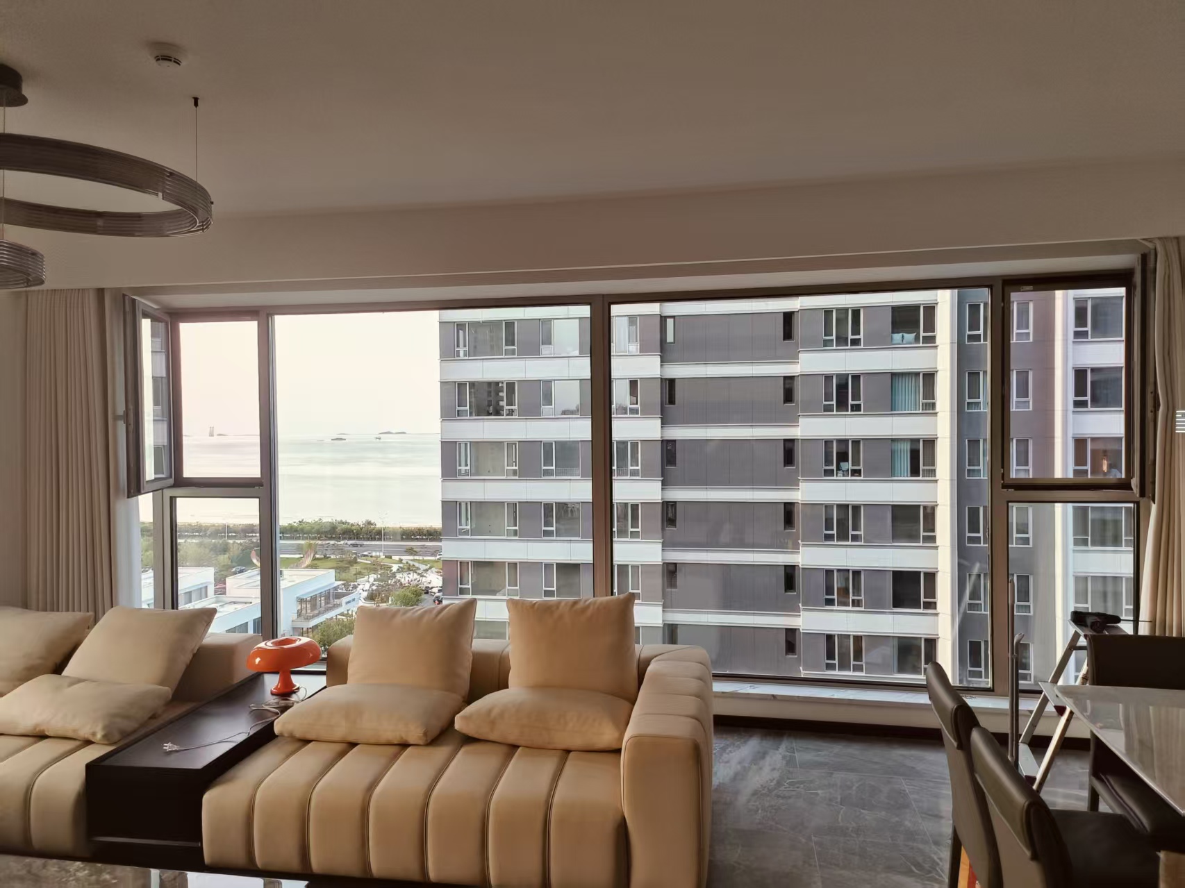 山東省煙臺市萊山區天琴海客戶安裝小平開金剛網紗窗