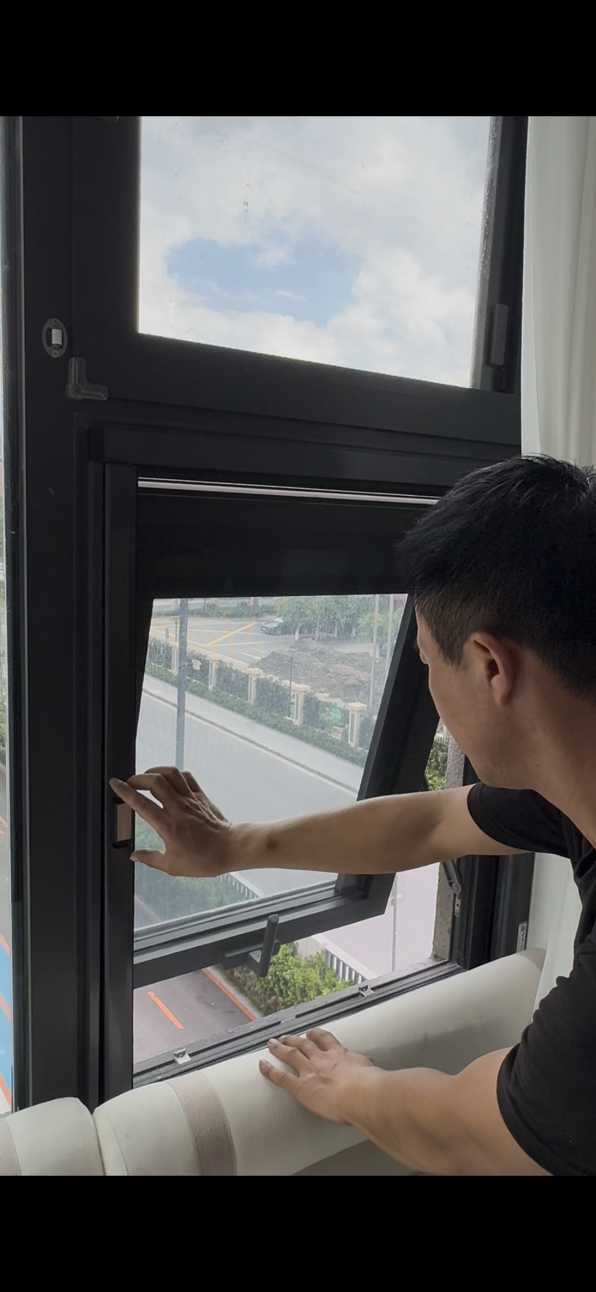 漂移窗與下懸窗上安裝FJ韋柏卷軸平網(wǎng)紗窗的優(yōu)點(diǎn)